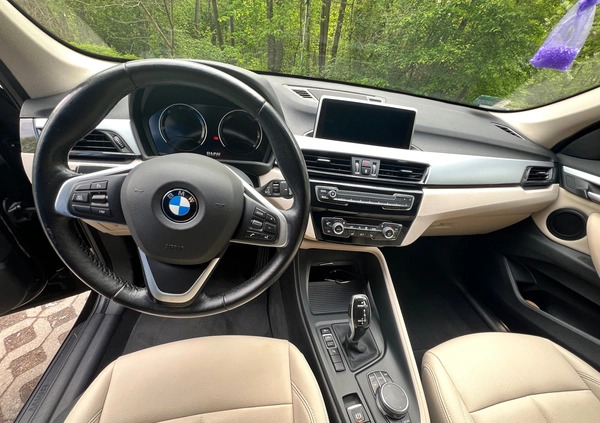 BMW X1 cena 93000 przebieg: 106055, rok produkcji 2018 z Poznań małe 46